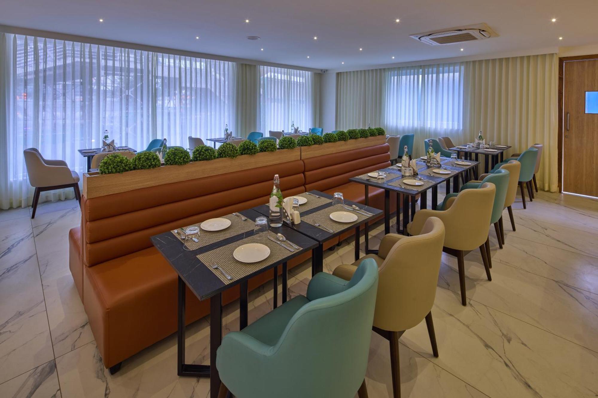 העיר בנגלור Grand Continent Hebbal A Sarovar Portico Affiliate Hotel מראה חיצוני תמונה