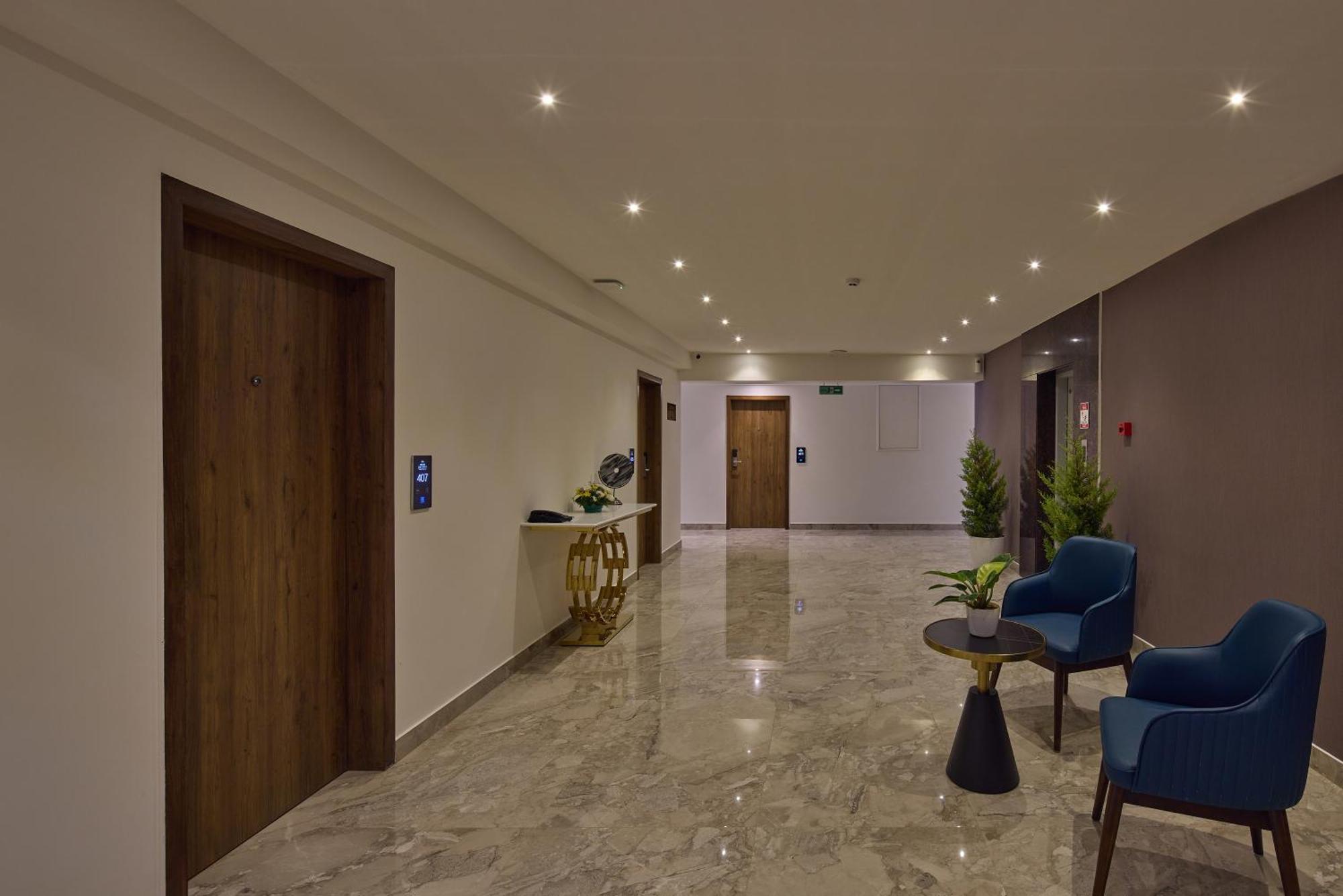 העיר בנגלור Grand Continent Hebbal A Sarovar Portico Affiliate Hotel מראה חיצוני תמונה