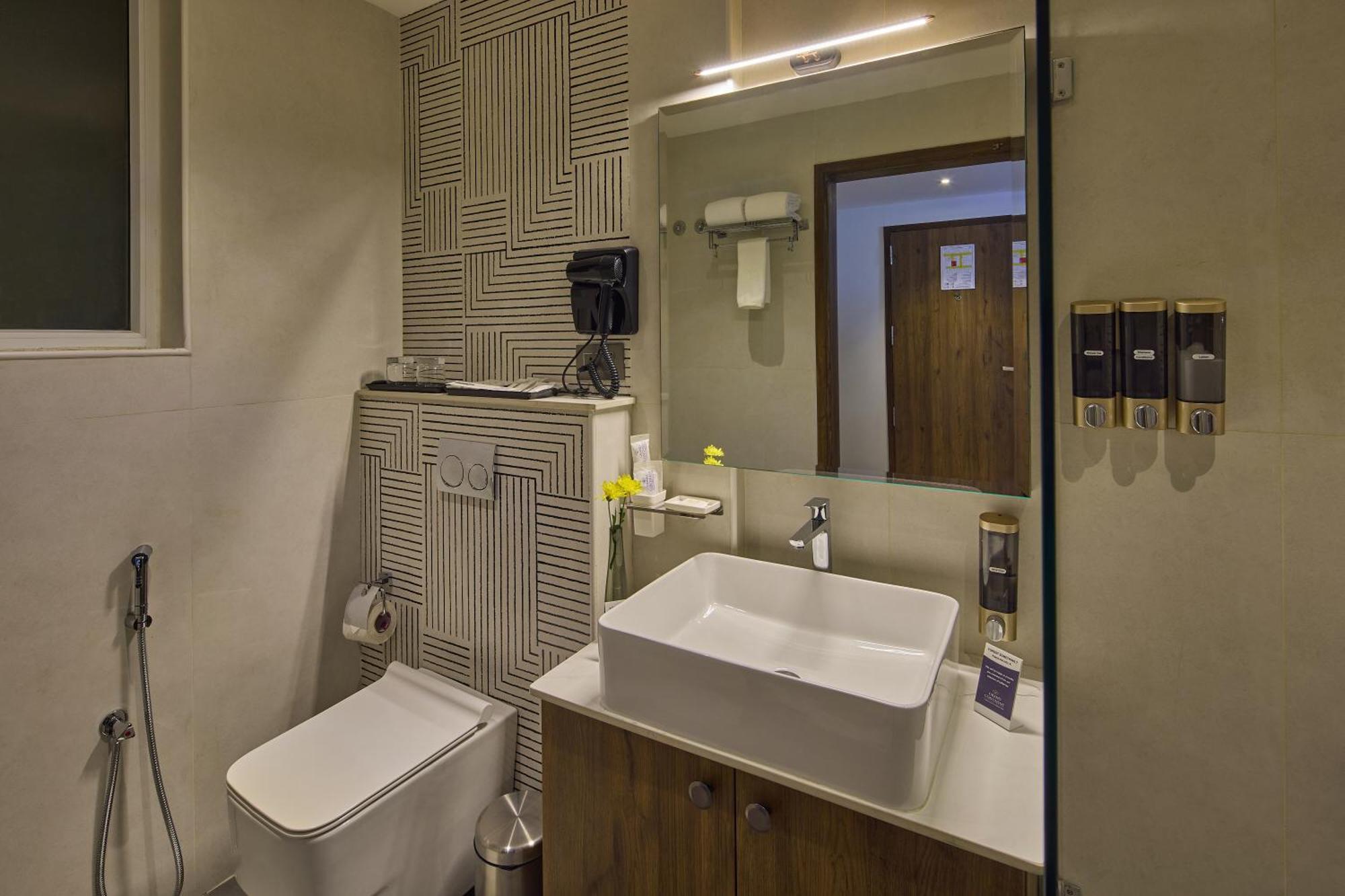 העיר בנגלור Grand Continent Hebbal A Sarovar Portico Affiliate Hotel מראה חיצוני תמונה