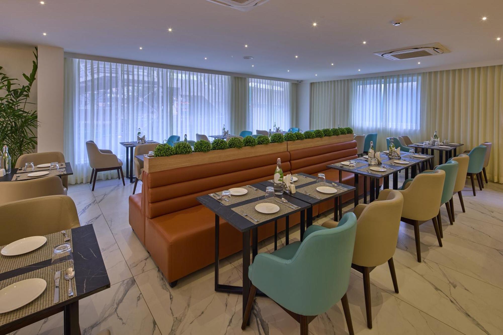 העיר בנגלור Grand Continent Hebbal A Sarovar Portico Affiliate Hotel מראה חיצוני תמונה