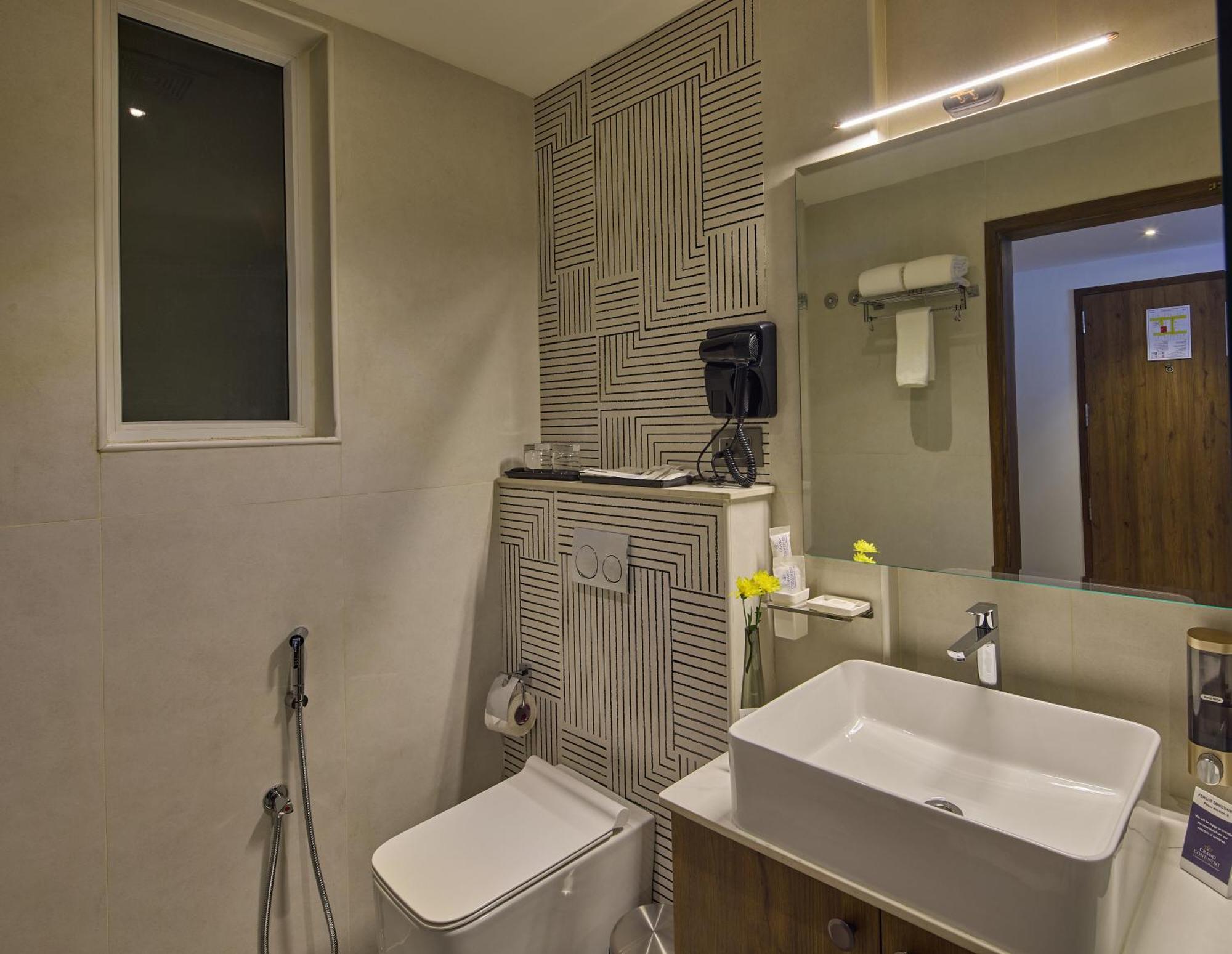 העיר בנגלור Grand Continent Hebbal A Sarovar Portico Affiliate Hotel מראה חיצוני תמונה